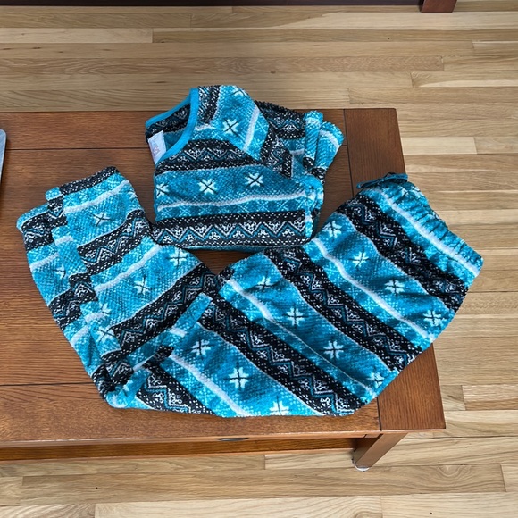 Muk Luks PJ set - Picture 6 of 6